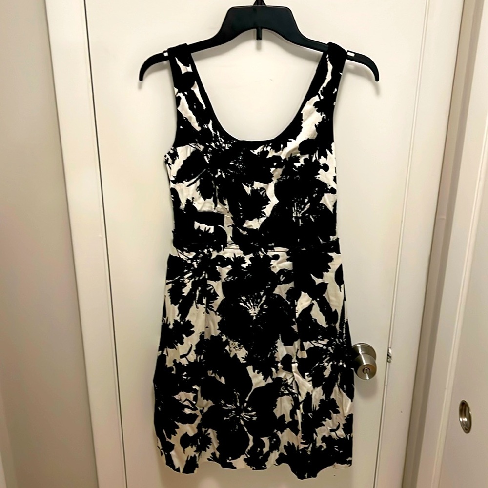 Ann Taylor Black and White Dress with Pockets! 🖤🤍